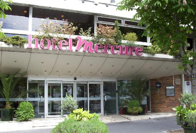 heure check out mercure hotel
